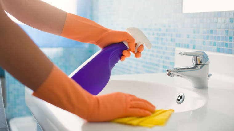 7 Signs You Might Need a Housekeeper